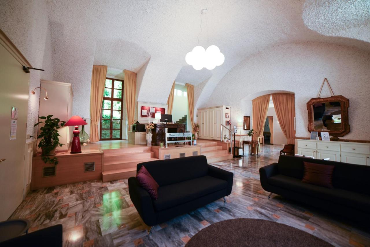 Hotel Trieste Morbegno Esterno foto