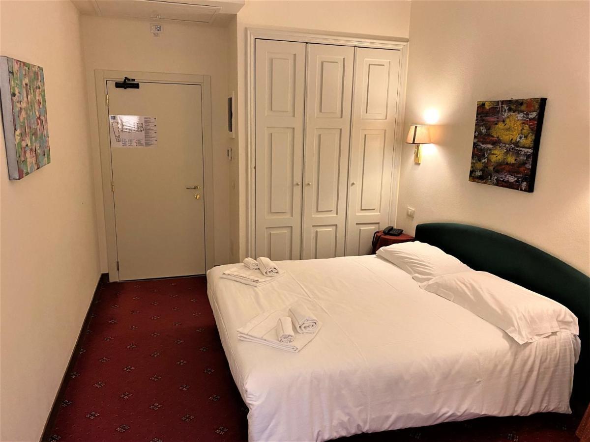 Hotel Trieste Morbegno Esterno foto
