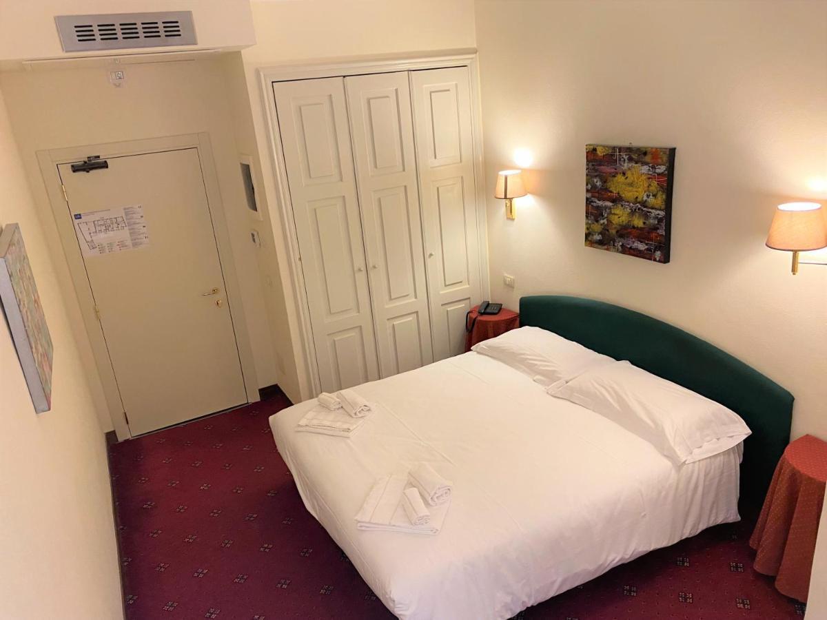 Hotel Trieste Morbegno Esterno foto