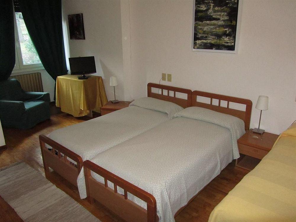 Hotel Trieste Morbegno Esterno foto