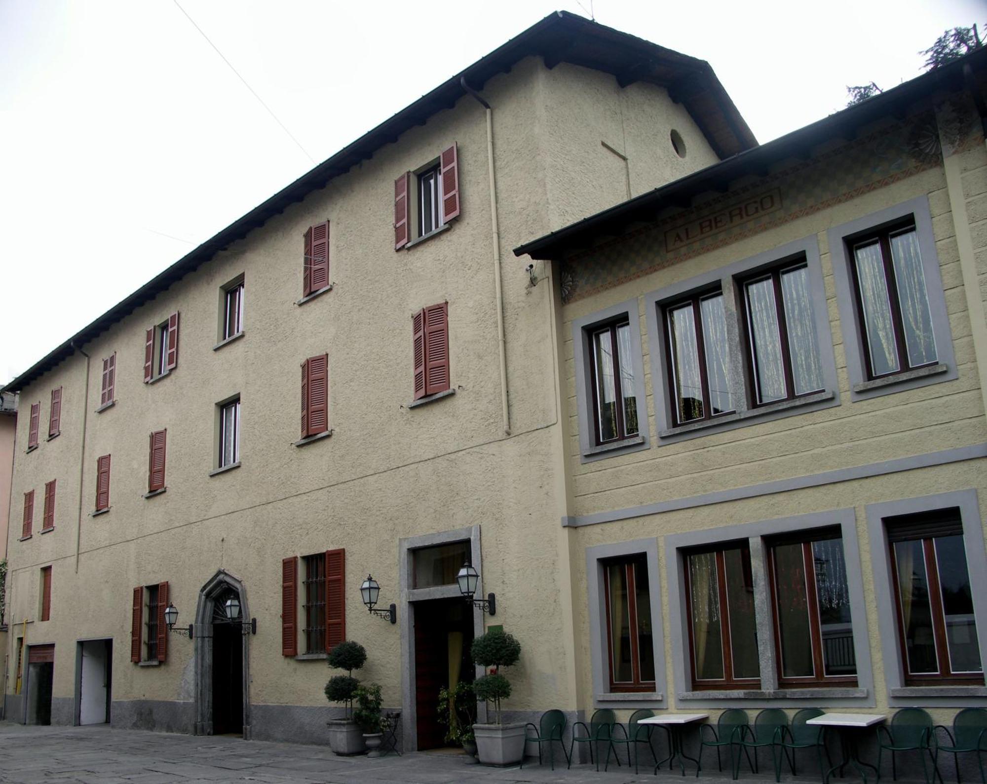 Hotel Trieste Morbegno Esterno foto