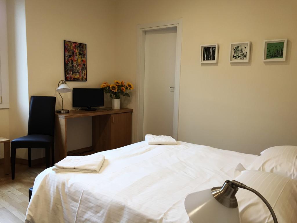 Hotel Trieste Morbegno Esterno foto