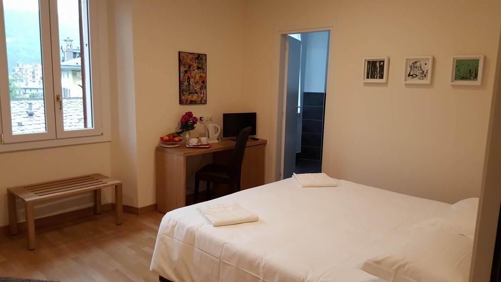 Hotel Trieste Morbegno Esterno foto